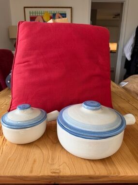 Hadley. 2 casserole dishes with lids. Small  is 4”” Lg is 6”   Sm chip lg lid